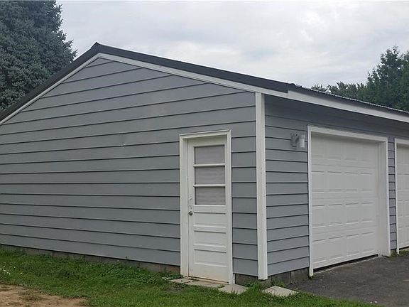 Oversized garage has electrical power