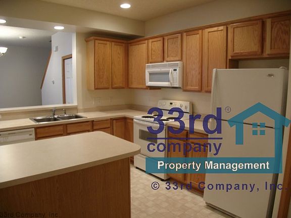 5th image of 11142 Aberdeen St NE