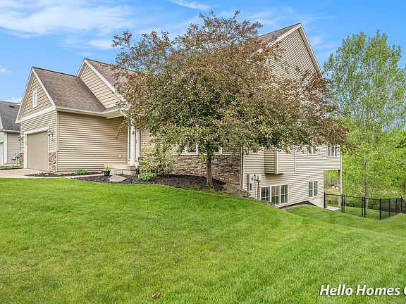2nd image of 535 N Creek Ct NE