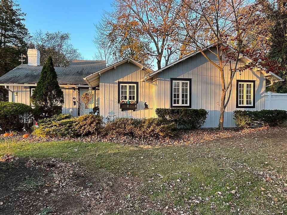 2nd image of 33 Greenlawn Rd