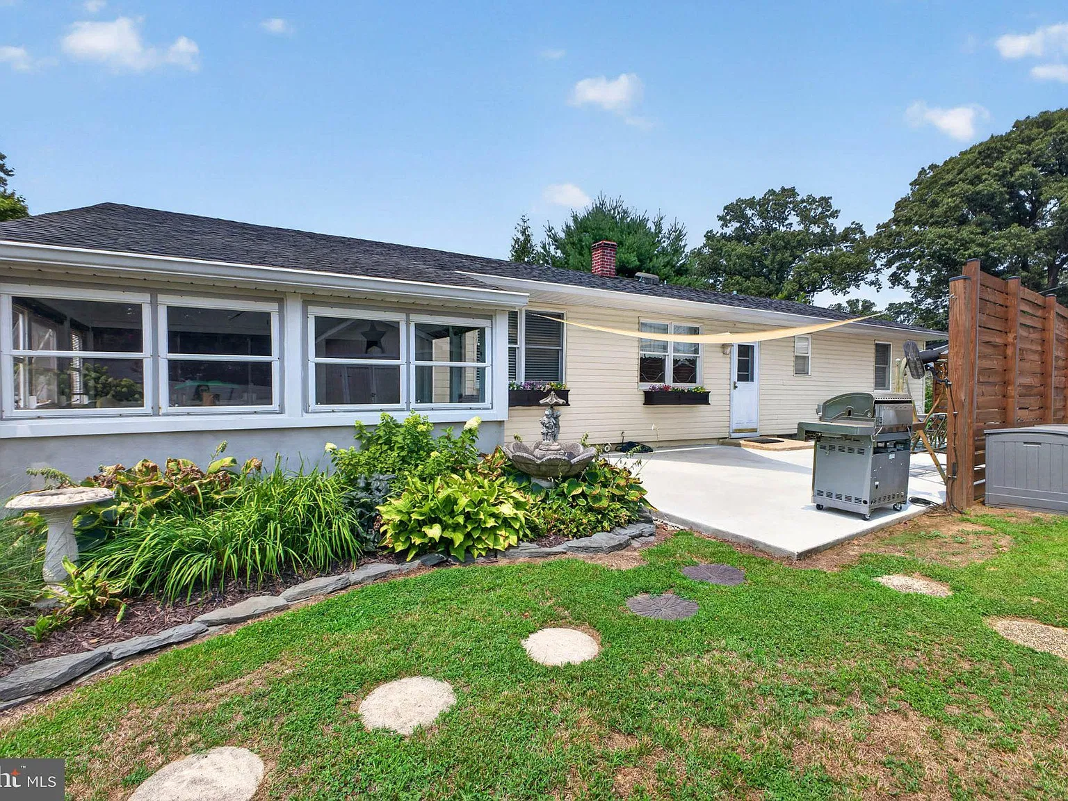 3 bed, 2.0 bath, 1674 sqft, $3,000 — Photo 3
