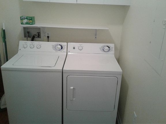 3rd image of 121 Haven Ter