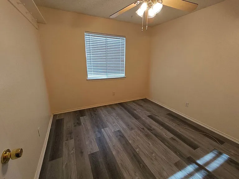 1423 Lakeshore Dr — Photo 14