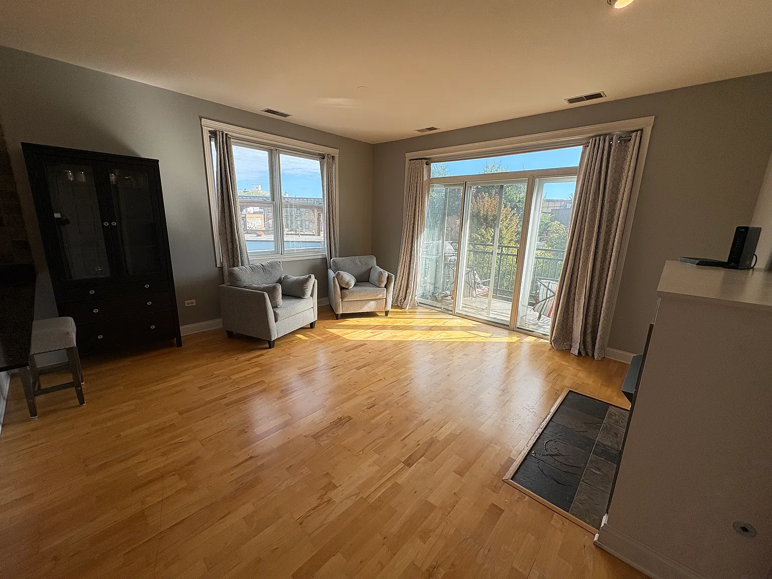 2 bed, 1.5 bath, 1040 sqft, $2,900 — Photo 4