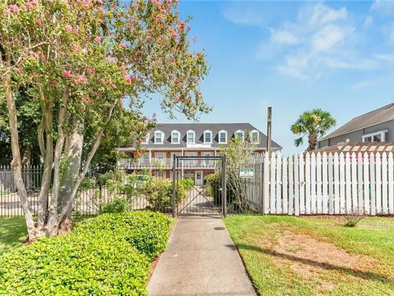 818 Moss St — Photo 15