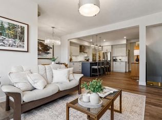 24 E Willow Park Point, Cochrane, AB T4C 2V3