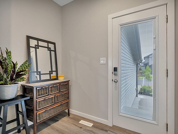 3rd image of 157 Larch Cres