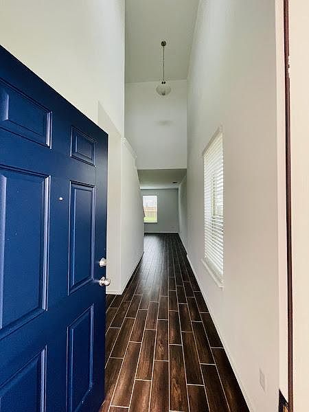 1st image of 128 Banyon Dr