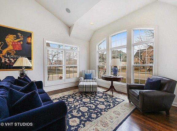 2nd image of 907 Red Oak Dr