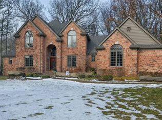 5016 Stonehenge Dr, Rochester, MI 48306