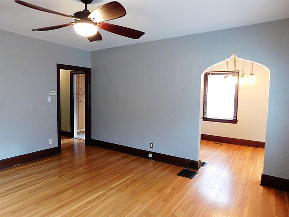 3rd image of 4029 Paxton Ave