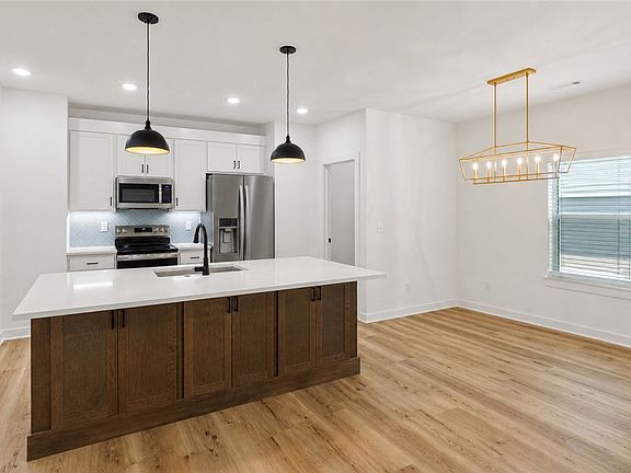 3rd image of 5 Kirkdouglas Ln