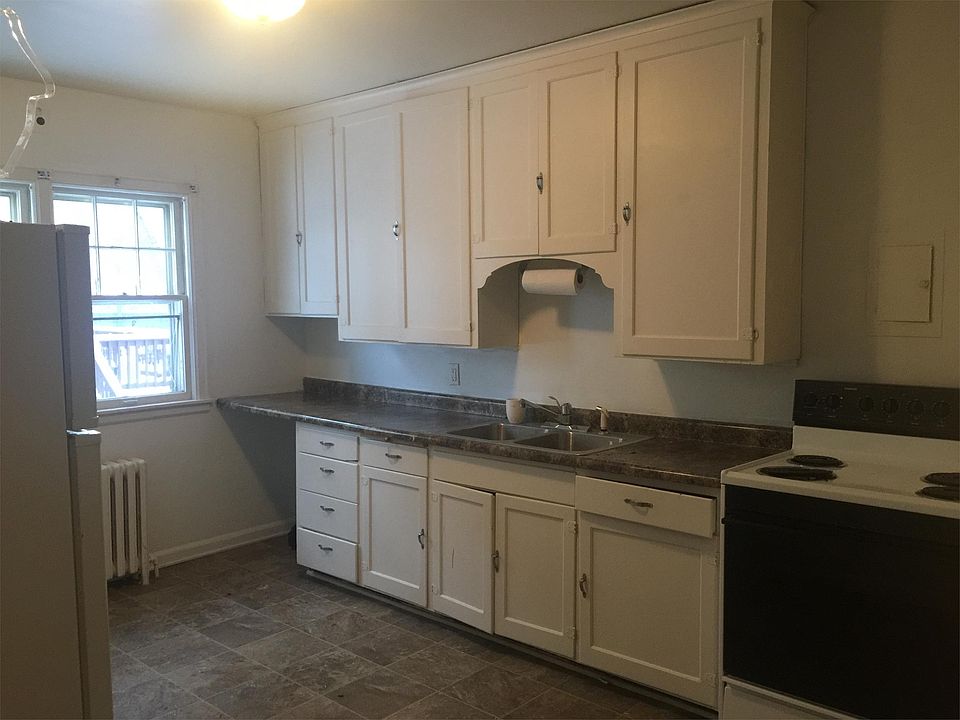 2nd image of 1421 2nd Ave S APT 3