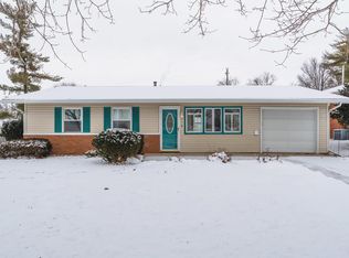 216 Robinhood Ln, Bloomington, IL