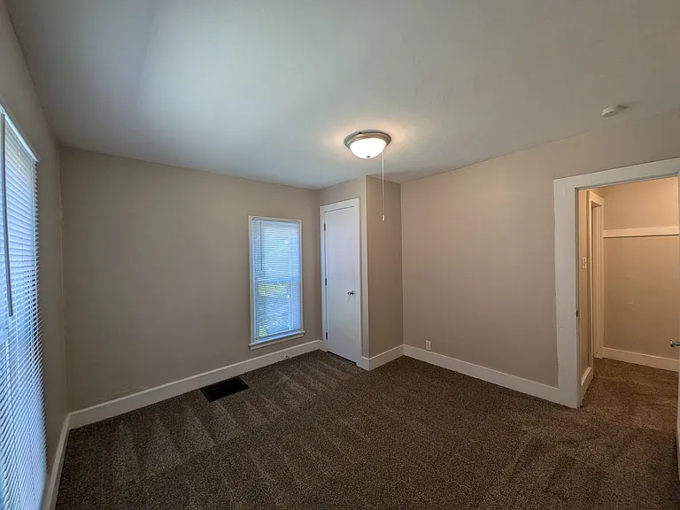 922 Walker St — Photo 18