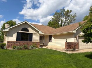 2420 Harbor Ct, Aurora, IL 60504