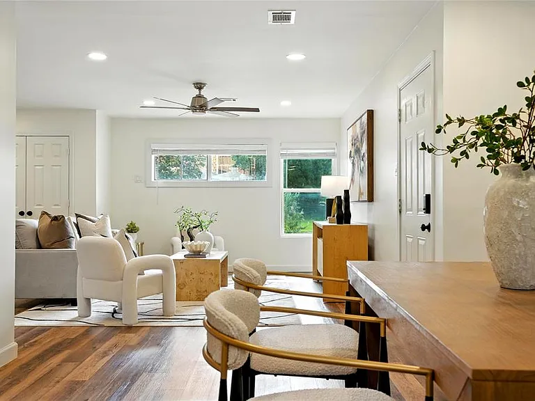 1610 Antoine Dr — Photo 9