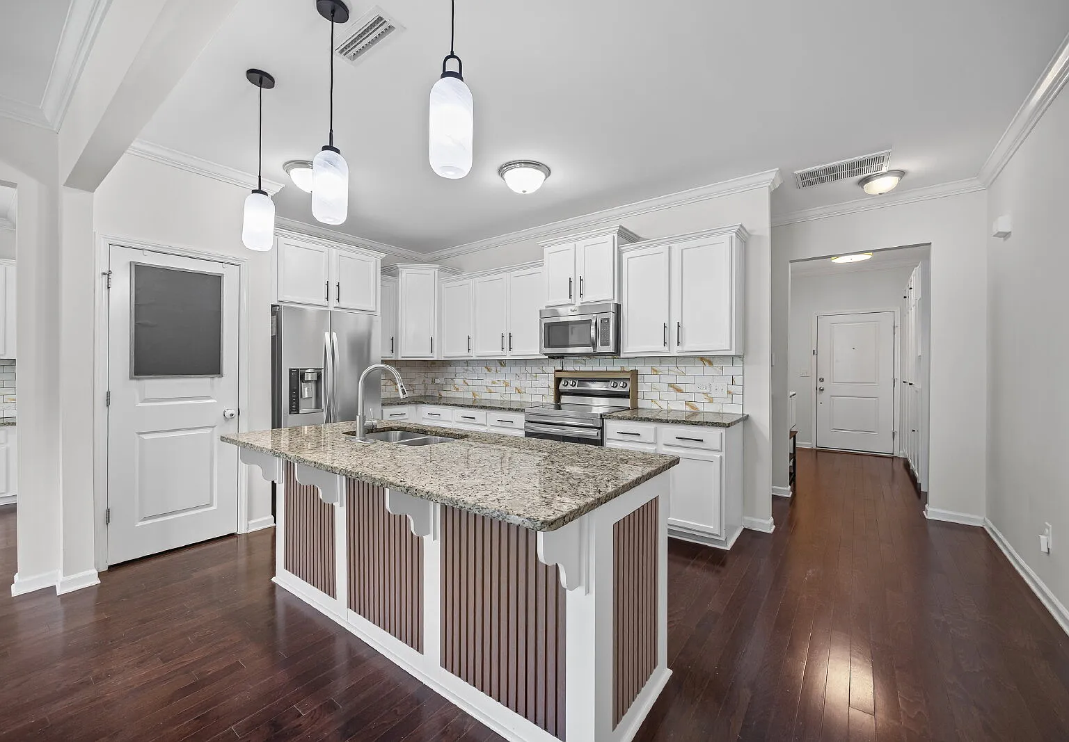 3 bed, 2.5 bath, 2254 sqft, $2,600 — Photo 4