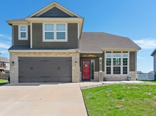 809 168th St, Basehor, KS 66007