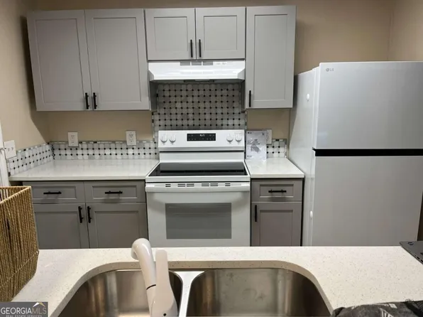 7101 Fairington Ridge Cir, Lithonia, GA 30038