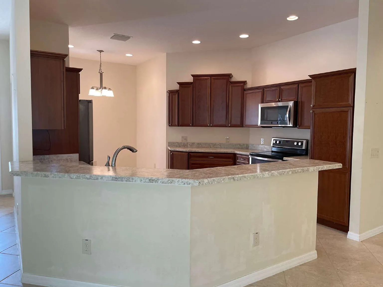 3 bed, 2.0 bath, 1920 sqft, $2,400 — Photo 4
