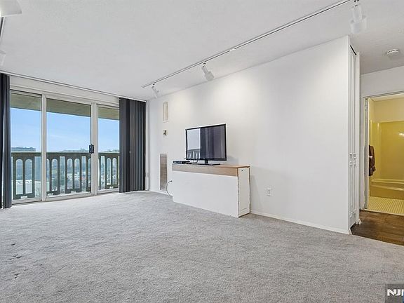 2nd image of 555 North Ave APT 19W