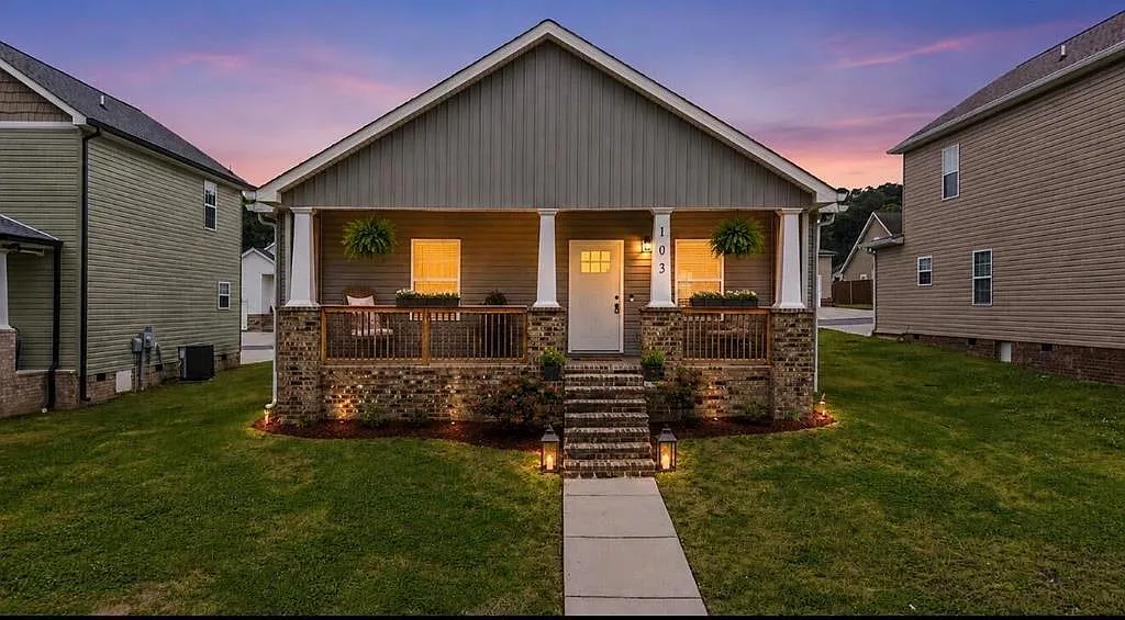3 bed, 1307 sqft, $1,950 — Photo 1