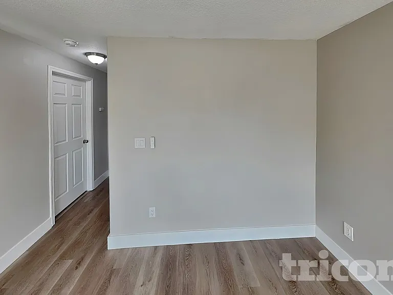 8617 NE 25th Cir — Photo 3