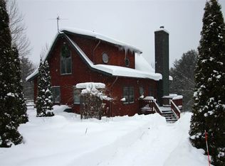 6747 S Pleasantview Rd, Harbor Springs, MI 49740