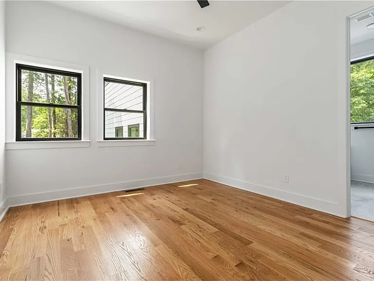 1554 Columbia Cir — Photo 35