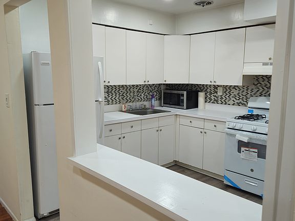 5th image of 366 Hoover Ave APT 119