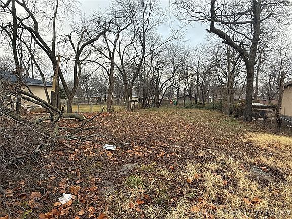 5th image of 320 W 16th St