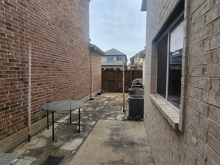 1020 Paradise Cv — Photo 12