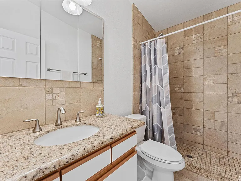 1380 Patricia Dr — Photo 30