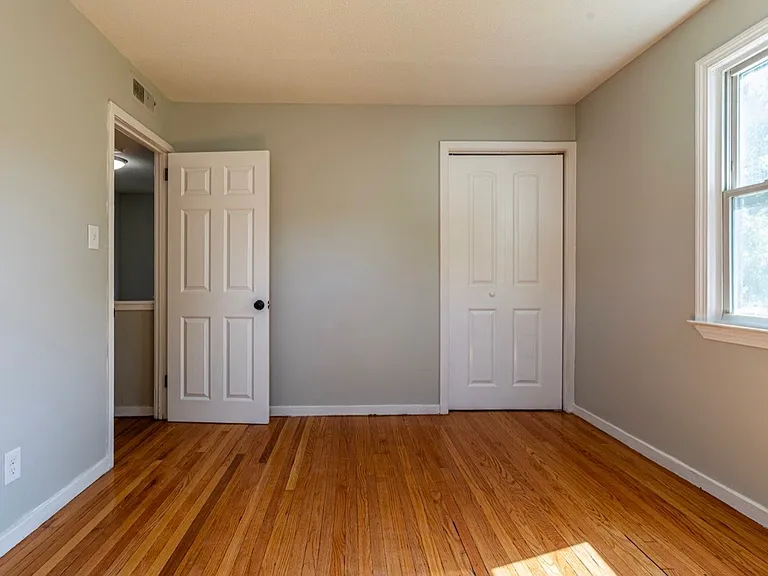 163-165 Woodlawn Cir — Photo 9