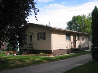 2215 8th Ave N, Grand Forks, ND 58203