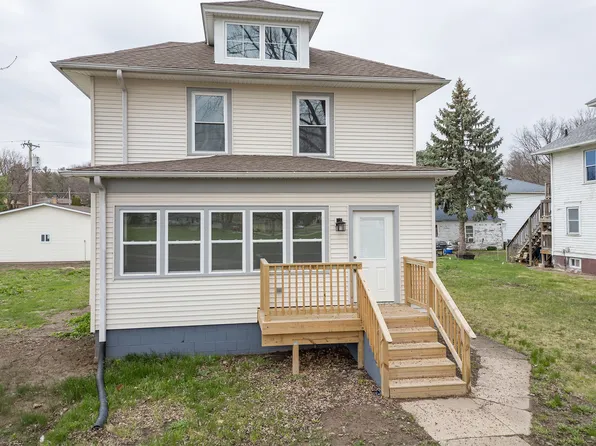 924 N 3rd St, Clinton, IA 52732