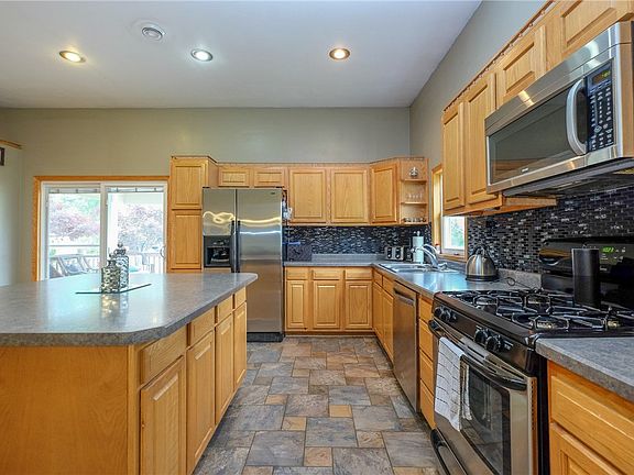 5th image of 304 C St NW