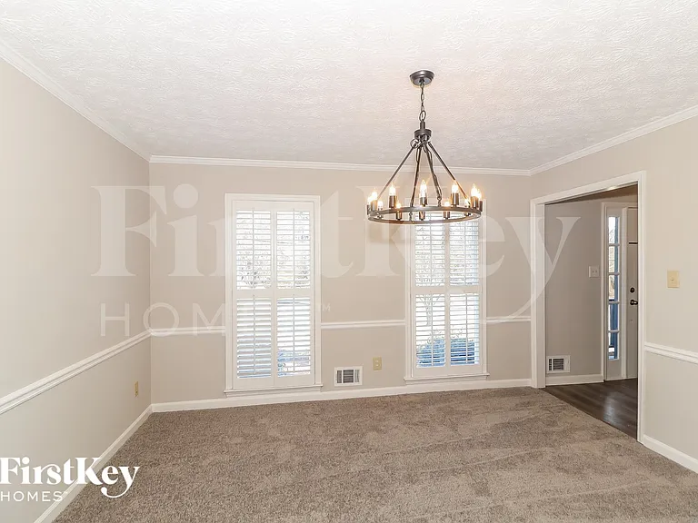 1079 Lakeview Rd — Photo 4
