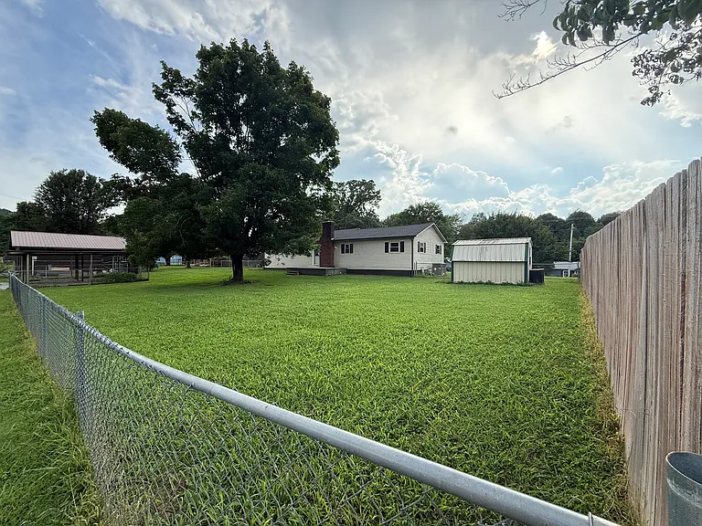 212 Hawkins Rd — Photo 7