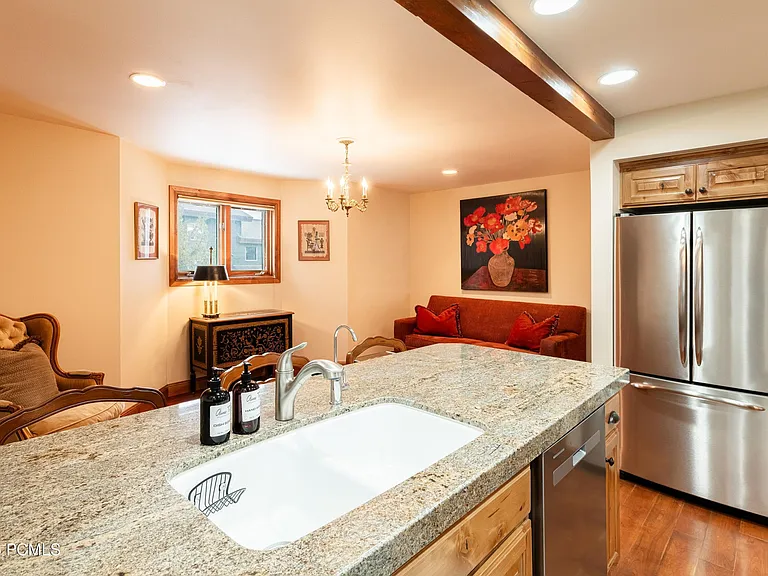 1525 Lakeside Cir — Photo 27