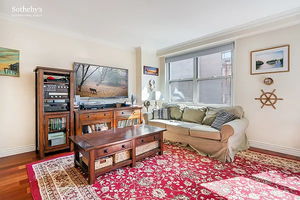 Sold by Sotheby's International Realty | media 14