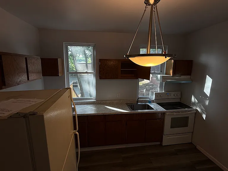 522 Howard Ave — Photo 6