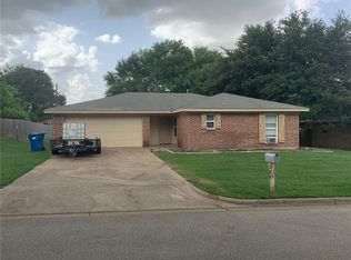 220 Russell Ln, Hewitt, TX 76643