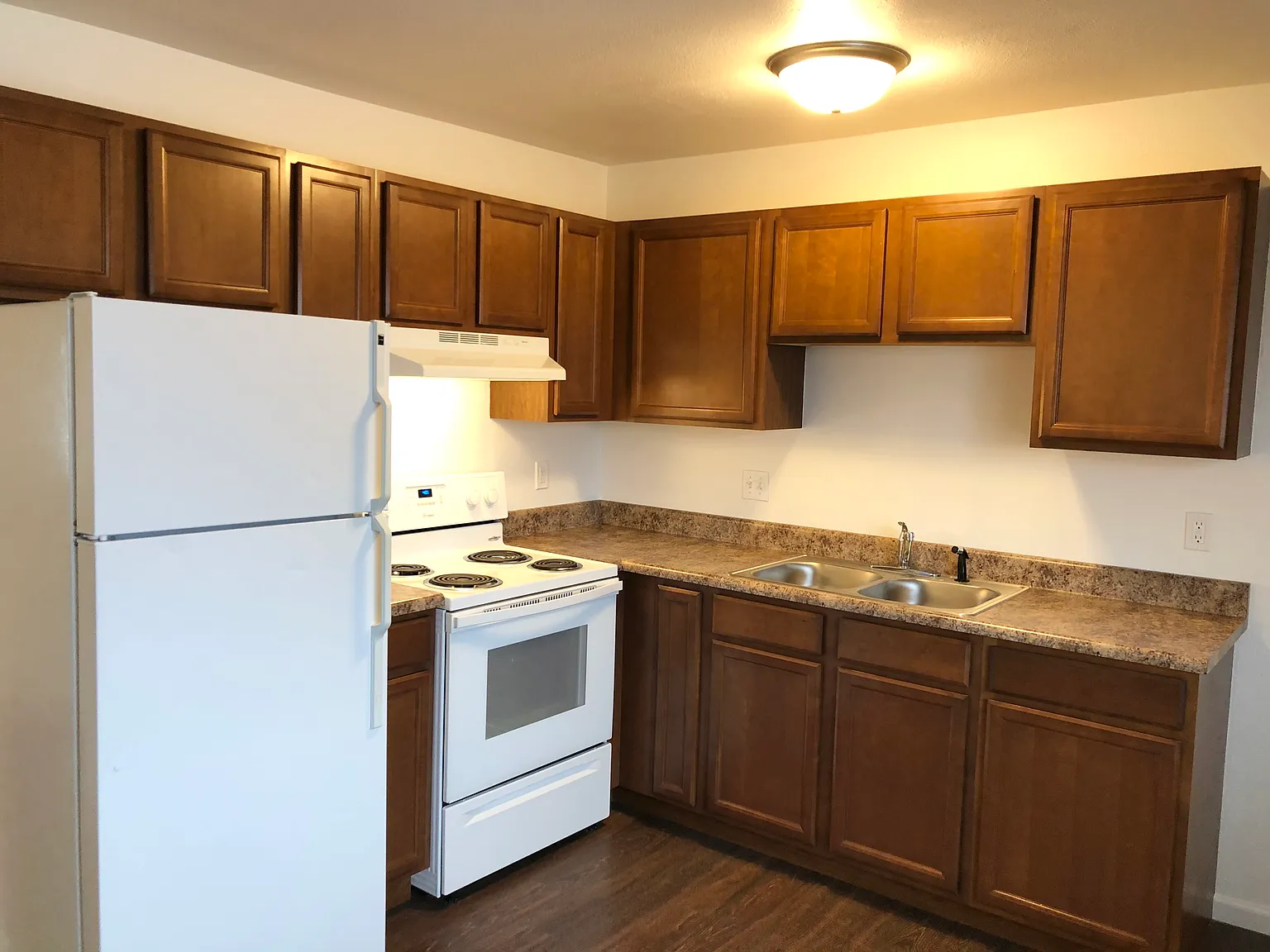 1034 Spring Valley Rd — Photo 2