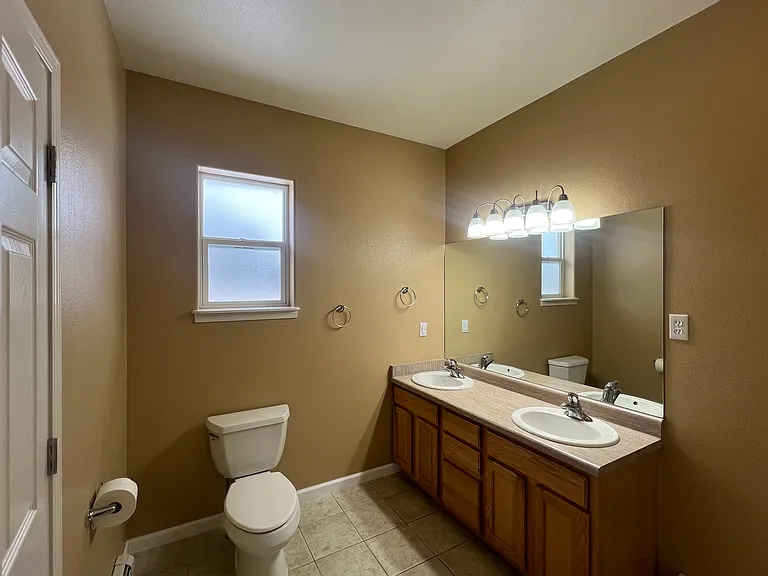 3033 Lost Creek Rd N — Photo 14