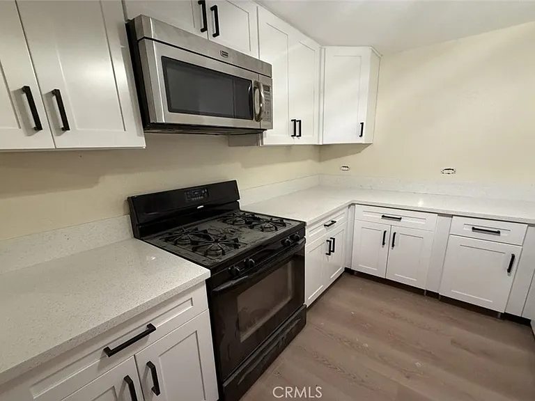 611 Lillian Dr — Photo 5