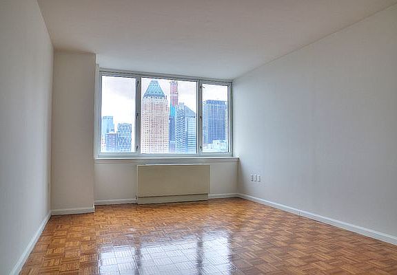 4th image of 350 W 43rd St APT 36E
