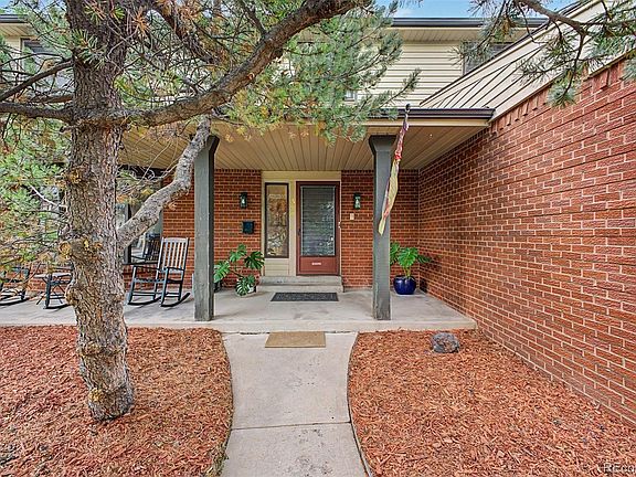 4th image of 320 Oswego Court