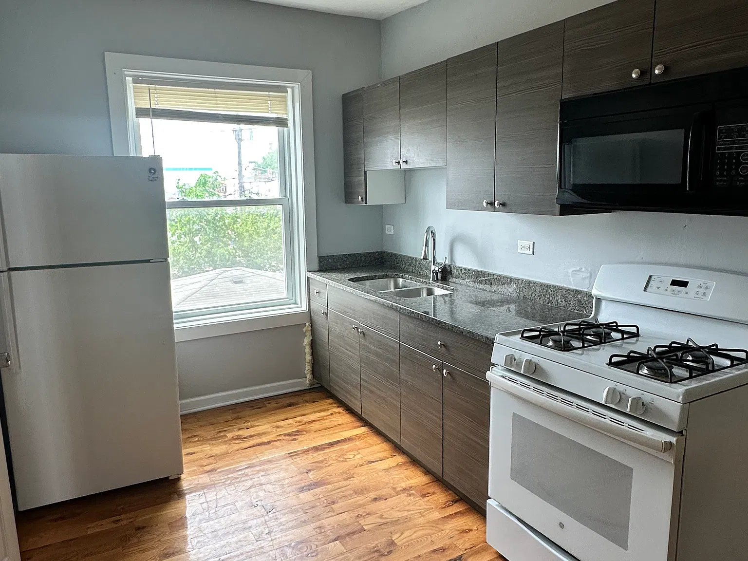 2 bed, 780 sqft, $1,450 — Photo 1